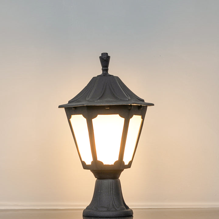 Stratford Outdoor Gate Pillar Light Die Cast Aluminium in Black Finish